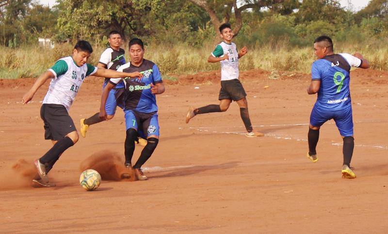 Abertura da 1ª Copa Terrão de Futebol masculino e feminino em Amambai