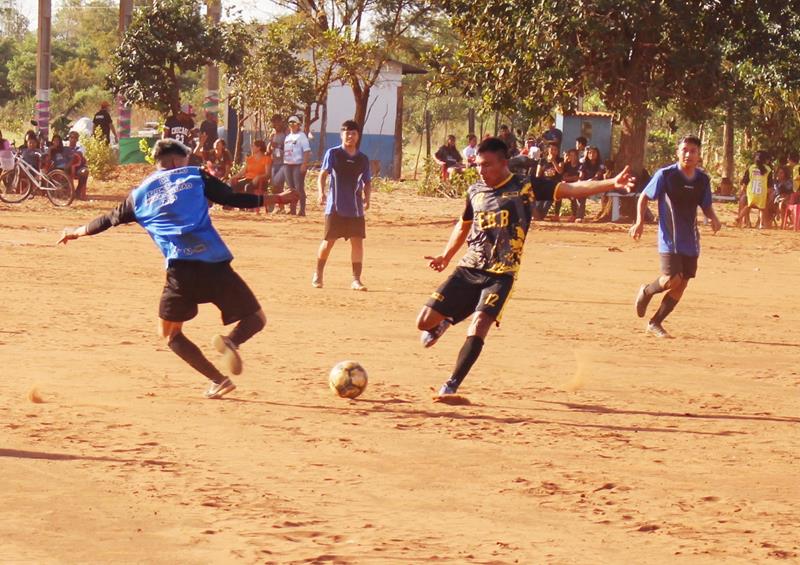 Abertura da 1ª Copa Terrão de Futebol masculino e feminino em Amambai