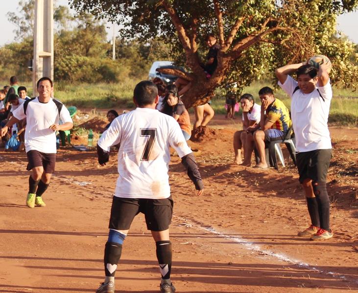 Abertura da 1ª Copa Terrão de Futebol masculino e feminino em Amambai