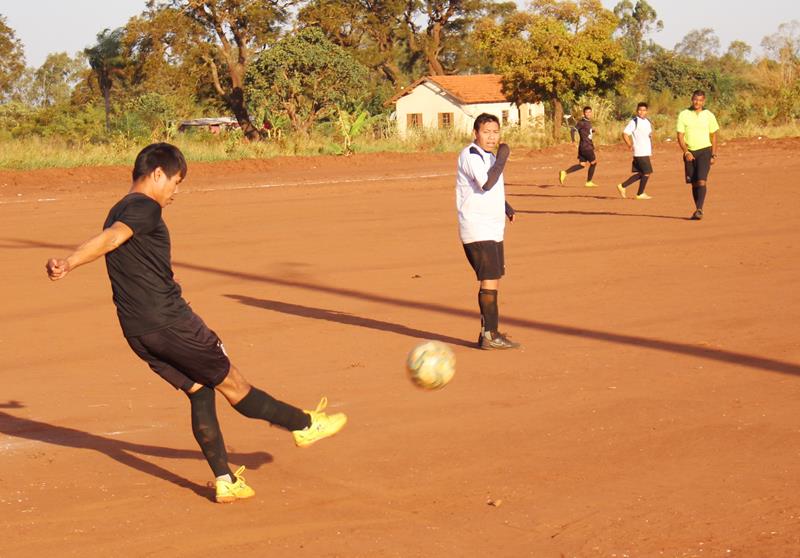 Abertura da 1ª Copa Terrão de Futebol masculino e feminino em Amambai