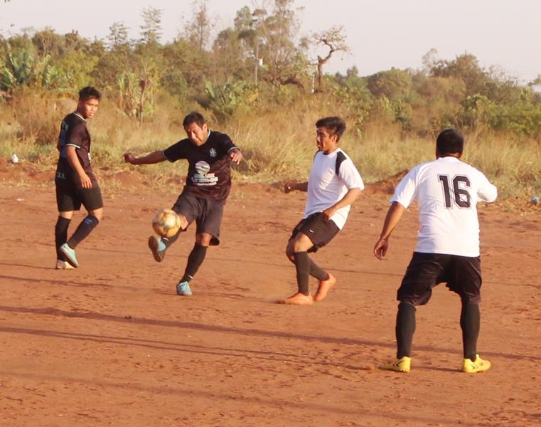 Abertura da 1ª Copa Terrão de Futebol masculino e feminino em Amambai