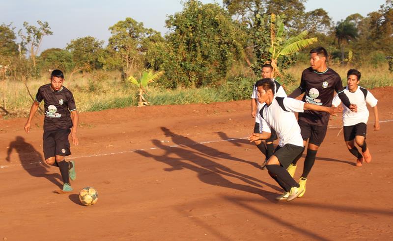 Abertura da 1ª Copa Terrão de Futebol masculino e feminino em Amambai