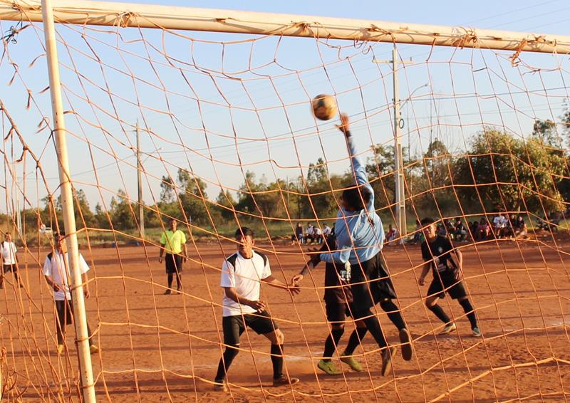 Abertura da 1ª Copa Terrão de Futebol masculino e feminino em Amambai