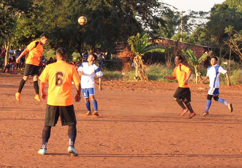 Abertura da 1ª Copa Terrão de Futebol masculino e feminino em Amambai