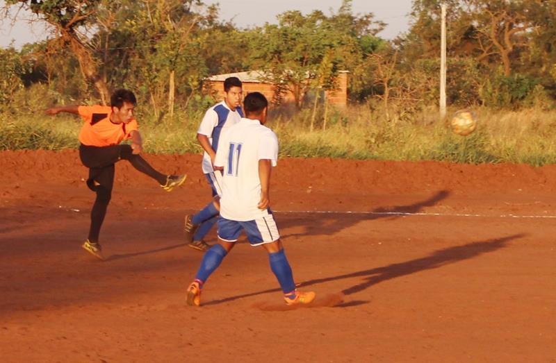 Abertura da 1ª Copa Terrão de Futebol masculino e feminino em Amambai