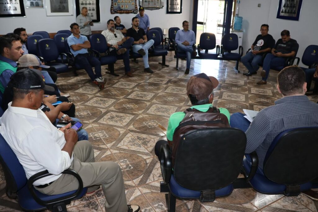 Prefeito e vereadores recebem autoridades para discutir melhorias nas comunidades indígenas de Paranhos