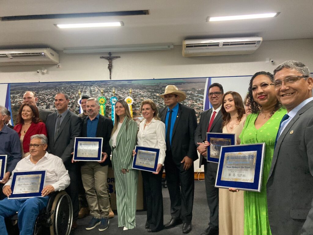 Câmara de Amambai entrega Títulos de Cidadão Amambaiense