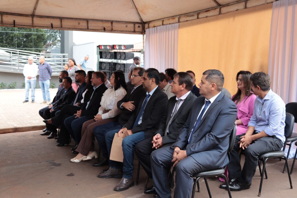 Vereadores de Paranhos inauguraram uma das maiores Câmaras Municipais do interior de Mato Grosso do Sul