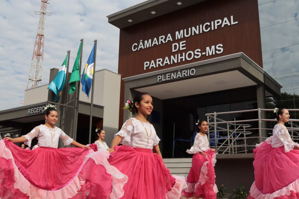 Vereadores de Paranhos inauguraram uma das maiores Câmaras Municipais do interior de Mato Grosso do Sul nesta sexta-feira (5)