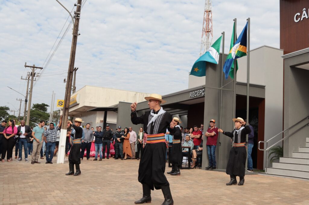 Vereadores de Paranhos inauguraram uma das maiores Câmaras Municipais do interior de Mato Grosso do Sul nesta sexta-feira (5)