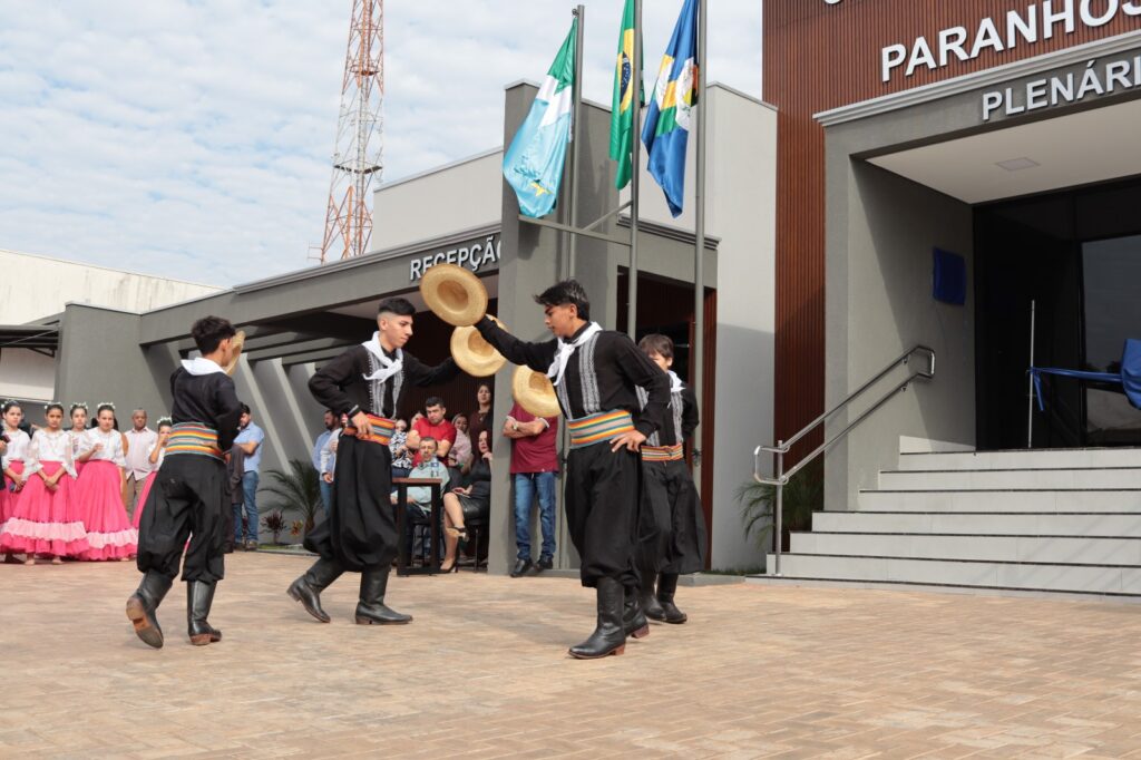 Vereadores de Paranhos inauguraram uma das maiores Câmaras Municipais do interior de Mato Grosso do Sul