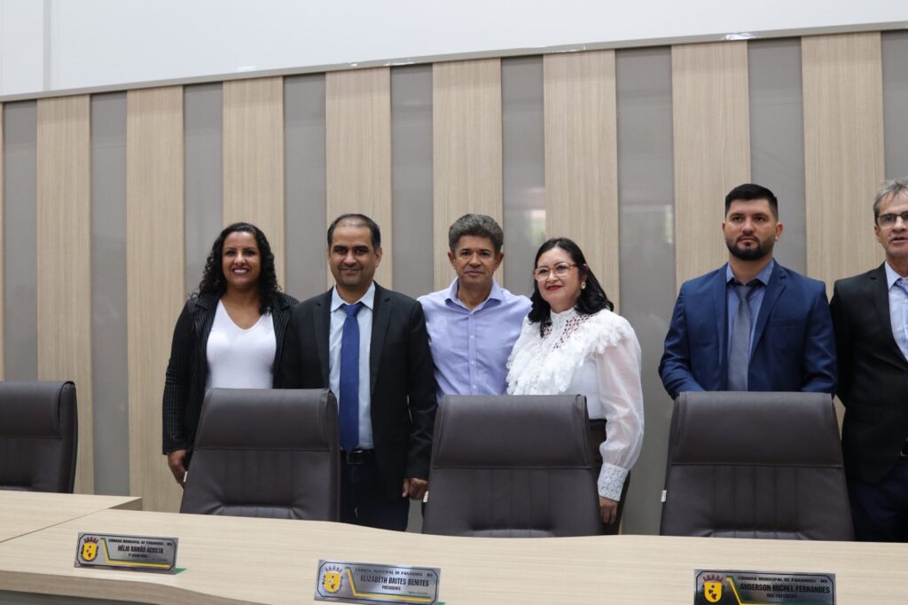 Vereadores de Paranhos inauguraram uma das maiores Câmaras Municipais do interior de Mato Grosso do Sul nesta sexta-feira (5)