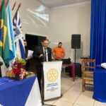 Festiva de solenidade no Rotary Club de Amambai marca transição de presidente e posse de novos associados