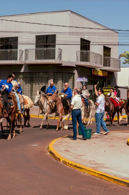 Cavalgada de Lançamento da 31ª Expoac foi um sucesso em Caarapó