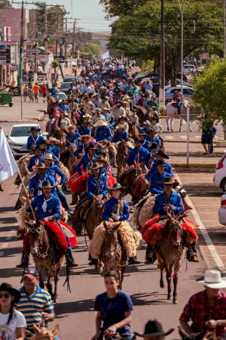 Cavalgada de Lançamento da 31ª Expoac foi um sucesso em Caarapó