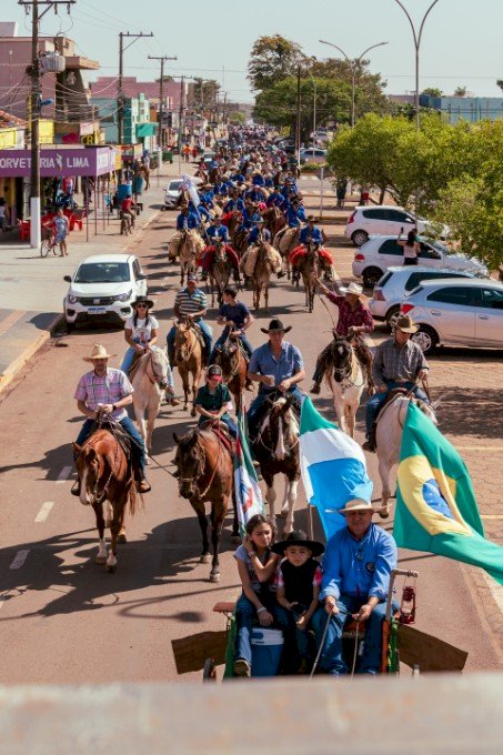 Cavalgada de Lançamento da 31ª Expoac foi um sucesso em Caarapó