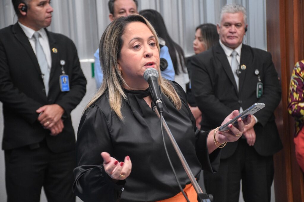 Lia Nogueira intervém por iluminação em rodovia e pavimentação em importantes trechos de Dourados