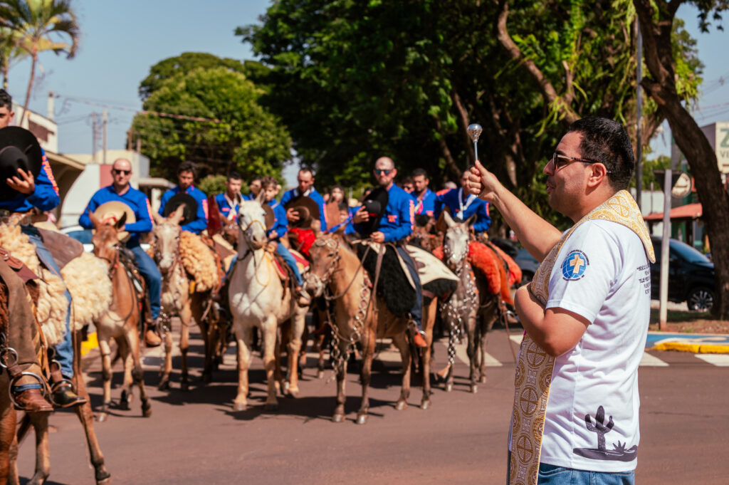 Cavalgada de Lançamento da 31ª Expoac foi um sucesso em Caarapó