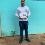 Prefeito Dr. Bandeira comemora entrega de tablets e camisetas para Agentes Comunitários de Saúde e de Endemias