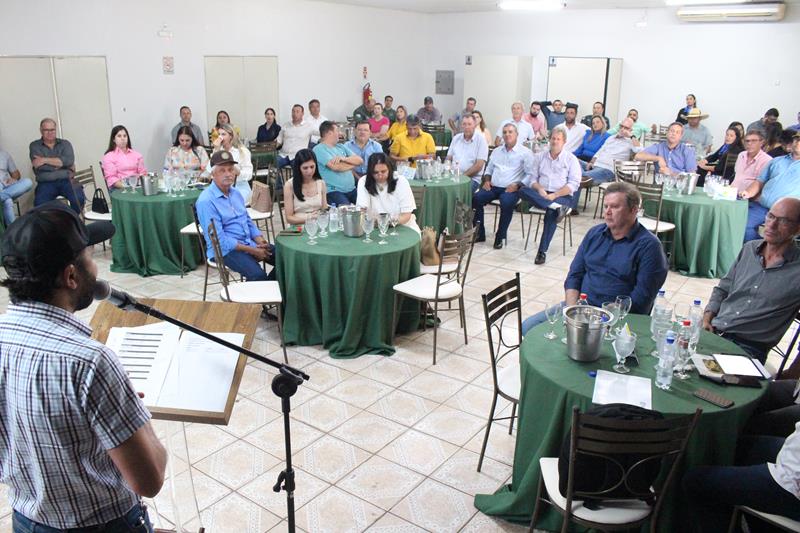 Roda de Conversa reuniu prefeitos e vice-prefeitos eleitos e reeleitos de 17 municípios em Amambai