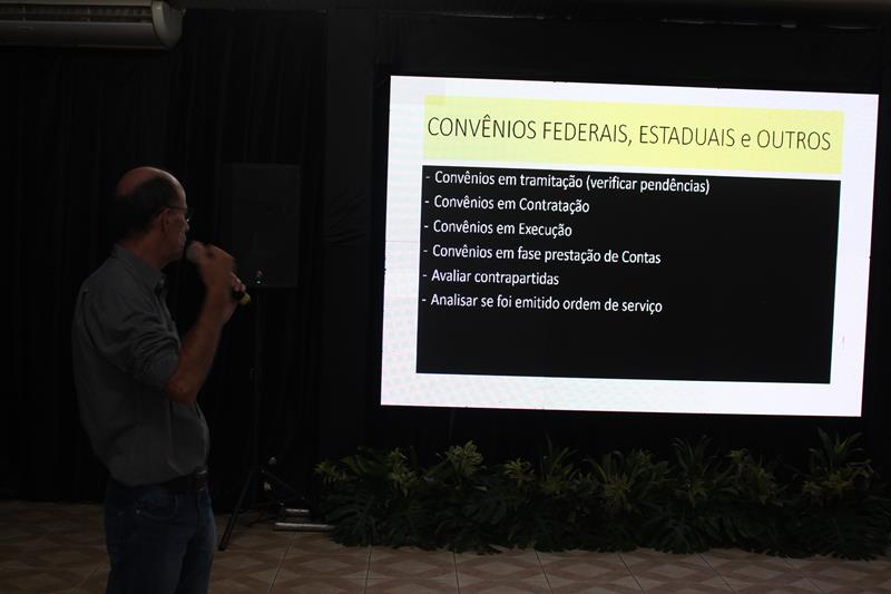 Roda de Conversa reuniu prefeitos e vice-prefeitos eleitos e reeleitos de 17 municípios em Amambai