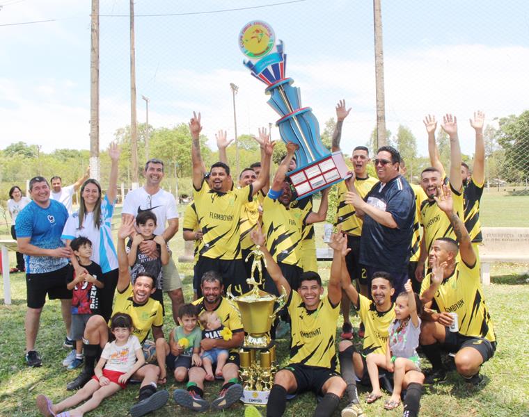 Fazenda Flamboyant/Intech Telecom faz 4x1 na final e é campeã da Copa Cidade Crepúsculo 2024 em Amambai