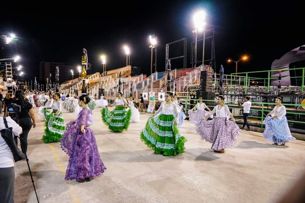 A bailarina da fronteira que leva a cultura paraguaia ao mundo