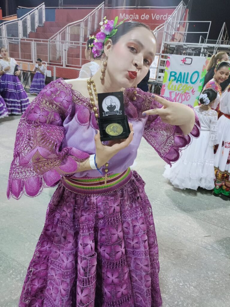 A bailarina da fronteira que leva a cultura paraguaia ao mundo