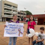 Pais e responsáveis realizam manifestação pedindo a volta de professores de apoio em Amambai