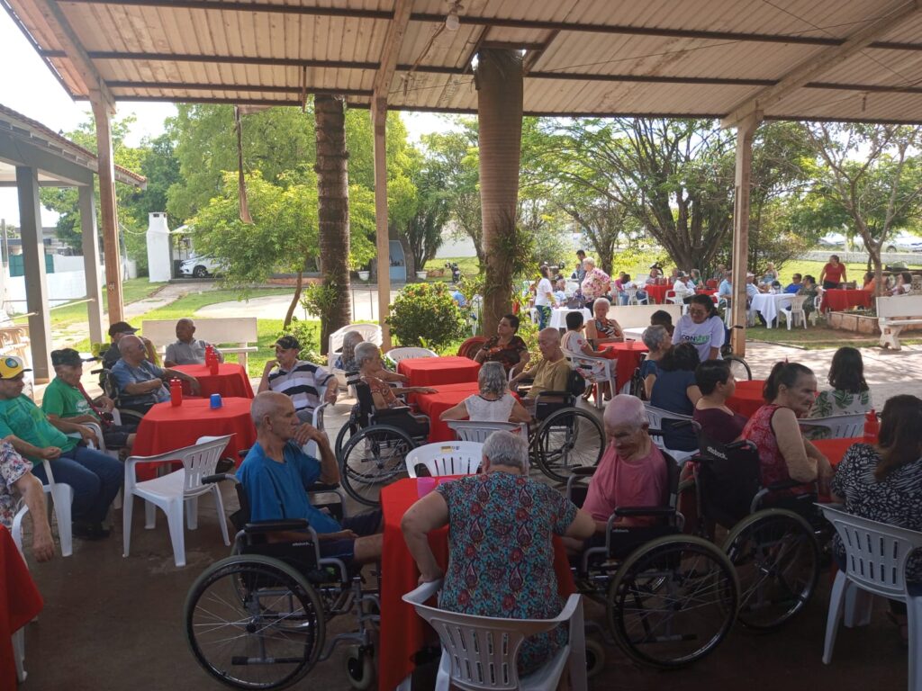 Evento de lazer e socialização é promovido no Lar do Idoso em parceria com o Projeto Conviver