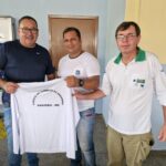 Prefeito Dr. Bandeira comemora entrega de tablets e camisetas para Agentes Comunitários de Saúde e de Endemias