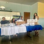 Prefeito Dr. Bandeira comemora entrega de tablets e camisetas para Agentes Comunitários de Saúde e de Endemias