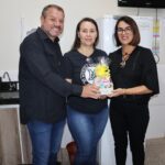 Secretaria Municipal de Educação realiza entrega de lembrancinhas para os professores da rede municipal de ensino em alusão ao Dia do Professor