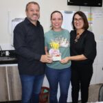 Secretaria Municipal de Educação realiza entrega de lembrancinhas para os professores da rede municipal de ensino em alusão ao Dia do Professor