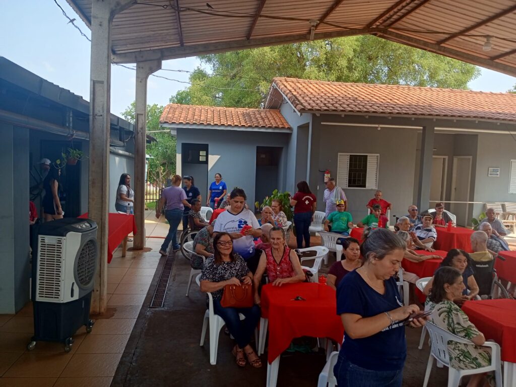 Evento de lazer e socialização é promovido no Lar do Idoso em parceria com o Projeto Conviver