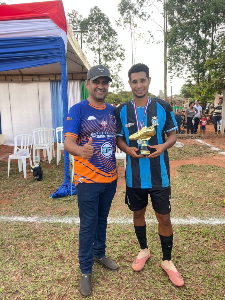 Em Ypejhú, Nueva Estrella invicto conquista o hexacampeonato da liga de futebol local