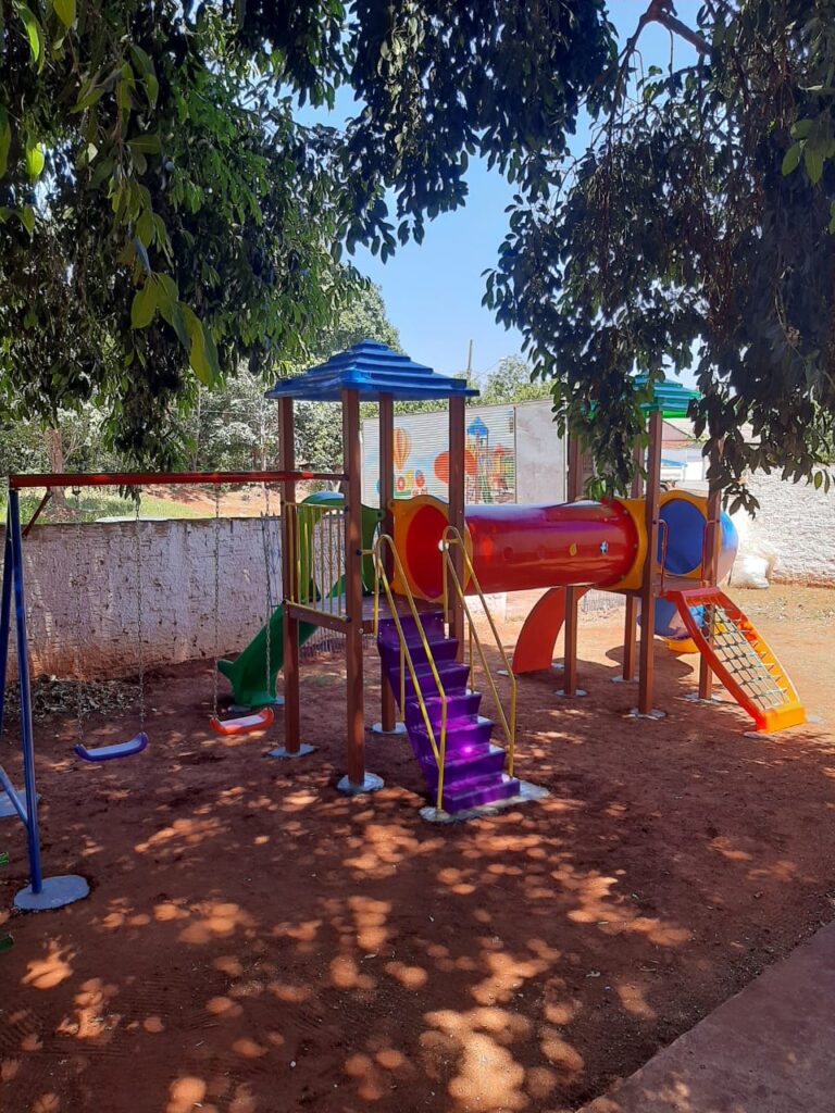 Prefeitura de Iguatemi adquire e instala playgrounds em todas as escolas da Rede Municipal nas áreas urbana e rural