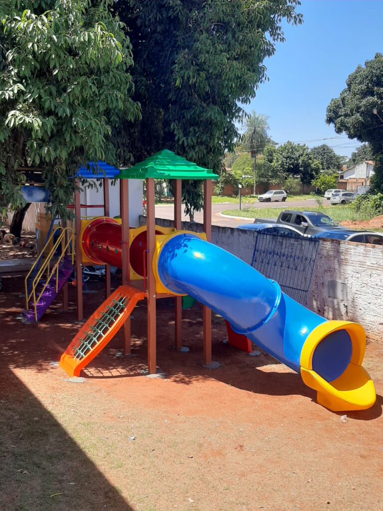 Prefeitura de Iguatemi adquire e instala playgrounds em todas as escolas da Rede Municipal nas áreas urbana e rural