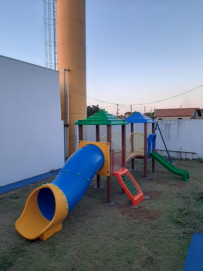 Prefeitura de Iguatemi adquire e instala playgrounds em todas as escolas da Rede Municipal nas áreas urbana e rural