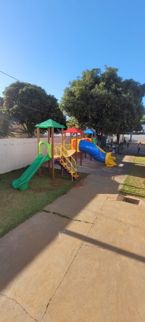 Prefeitura de Iguatemi adquire e instala playgrounds em todas as escolas da Rede Municipal nas áreas urbana e rural