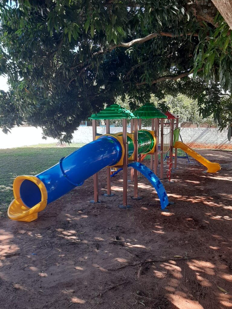 Prefeitura de Iguatemi adquire e instala playgrounds em todas as escolas da Rede Municipal nas áreas urbana e rural