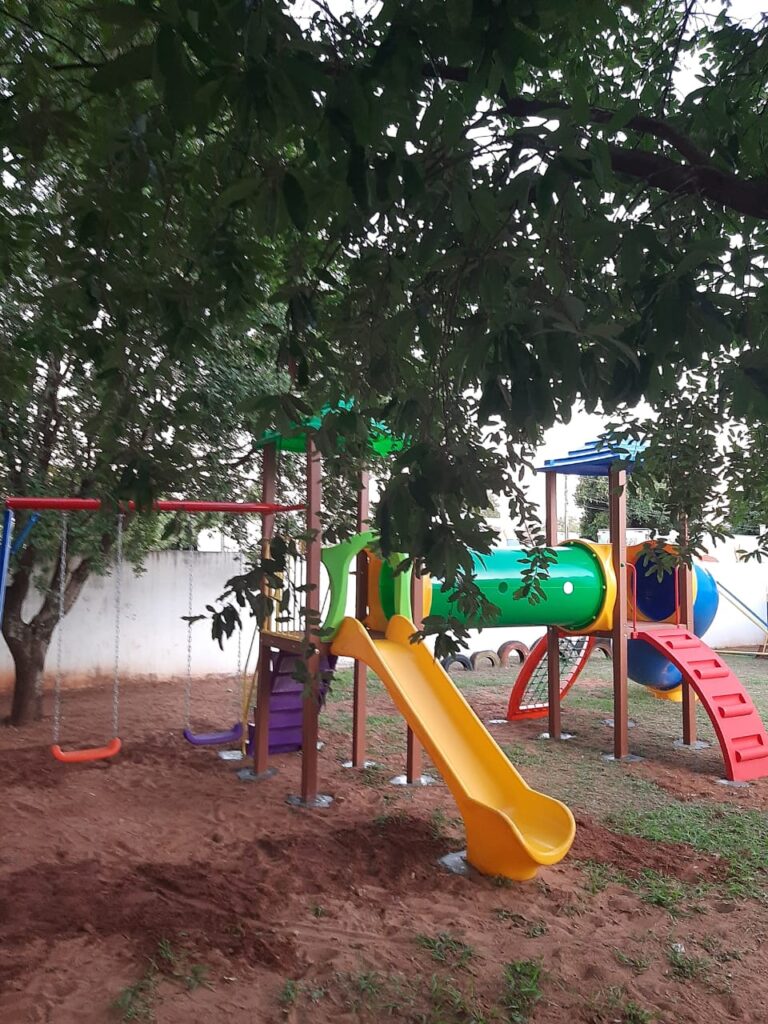 Prefeitura de Iguatemi adquire e instala playgrounds em todas as escolas da Rede Municipal nas áreas urbana e rural