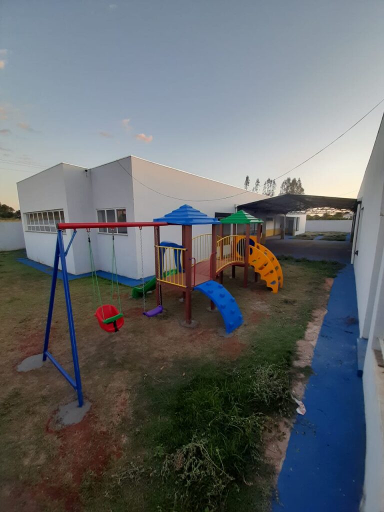 Prefeitura de Iguatemi adquire e instala playgrounds em todas as escolas da Rede Municipal nas áreas urbana e rural