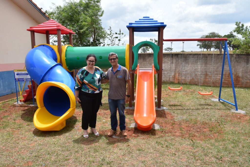 Prefeitura de Iguatemi adquire e instala playgrounds em todas as escolas da Rede Municipal nas áreas urbana e rural