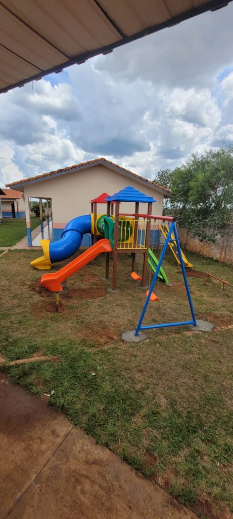 Prefeitura de Iguatemi adquire e instala playgrounds em todas as escolas da Rede Municipal nas áreas urbana e rural