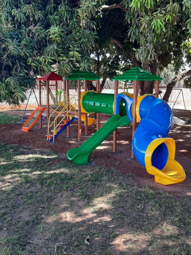 Prefeitura de Iguatemi adquire e instala playgrounds em todas as escolas da Rede Municipal nas áreas urbana e rural