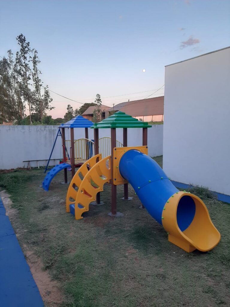 Prefeitura de Iguatemi adquire e instala playgrounds em todas as escolas da Rede Municipal nas áreas urbana e rural