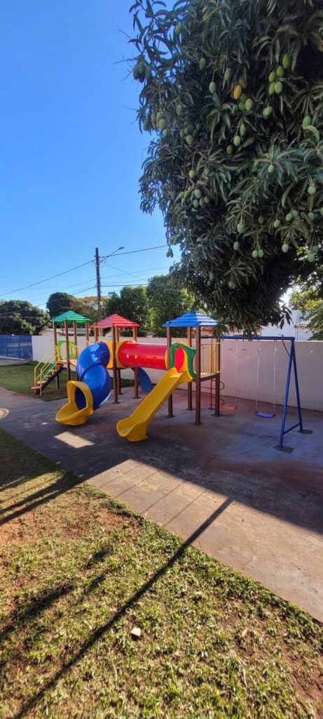 Prefeitura de Iguatemi adquire e instala playgrounds em todas as escolas da Rede Municipal nas áreas urbana e rural