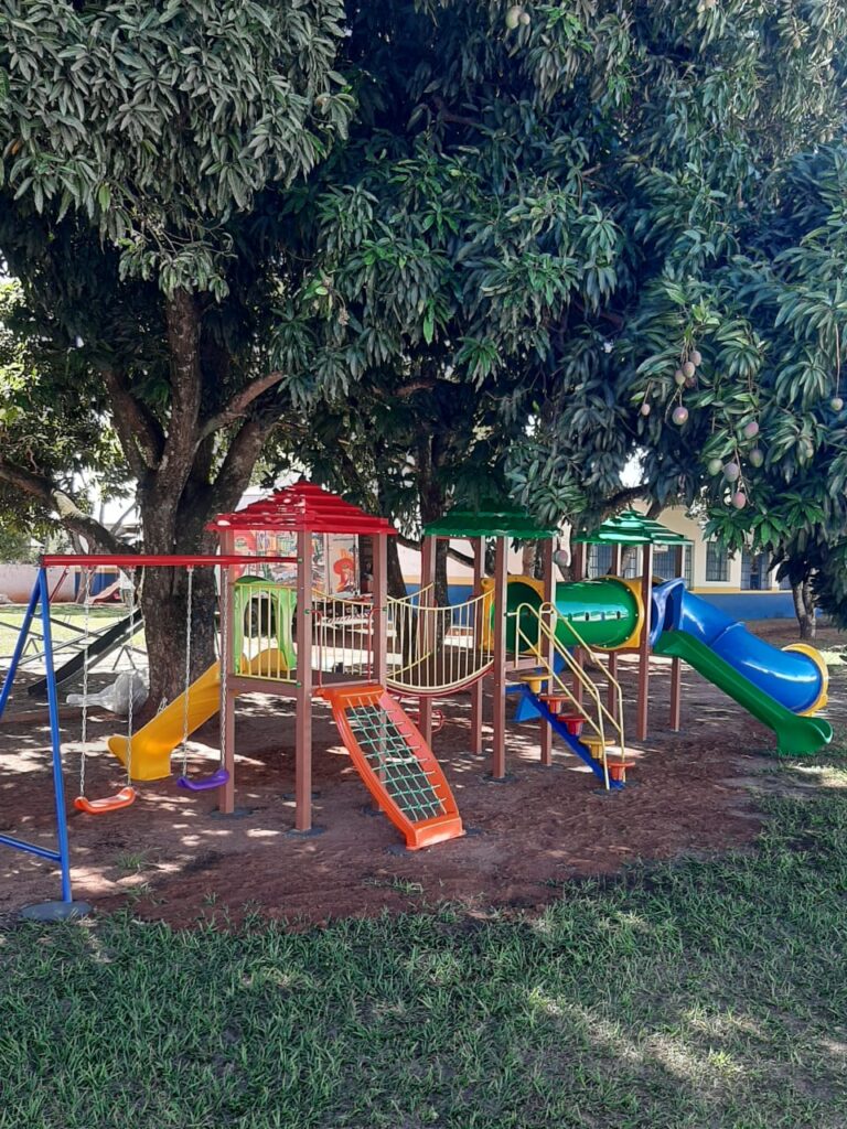 Prefeitura de Iguatemi adquire e instala playgrounds em todas as escolas da Rede Municipal nas áreas urbana e rural