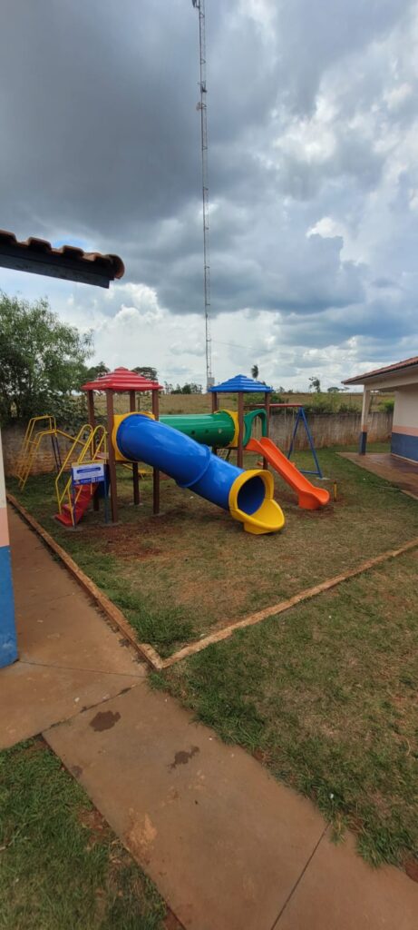 Prefeitura de Iguatemi adquire e instala playgrounds em todas as escolas da Rede Municipal nas áreas urbana e rural